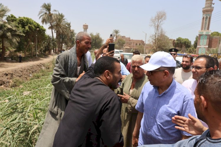 محافظ المنيا يستمع لشكاوى المواطنين وتنظيم حملة موسعة لتطهير ترعة الأشمونين