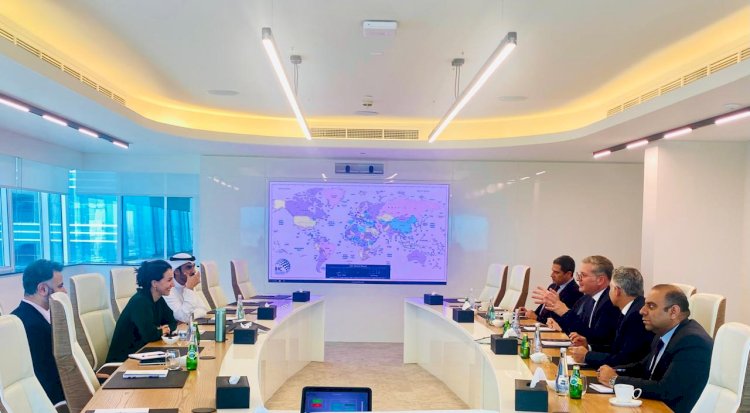 وزير البترول  يلتقي برئيس مكتب الشئون الدولية بديوان عام الرئاسة بالامارات