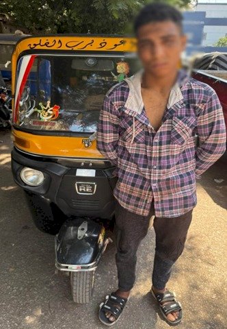 سائق توك توك يتعدى بالسب على أحد سائقى سيارات الإسعاف بالقاهرة