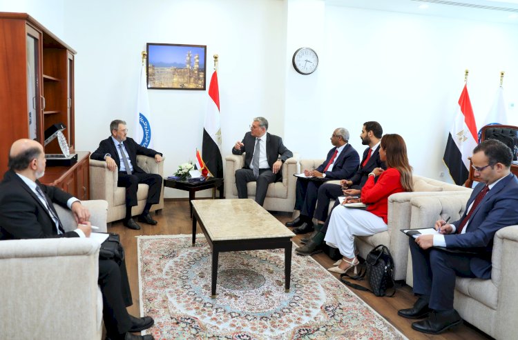 بدوي يناقش مع الأعمى التعاون بين قطاع البترول والمؤسسة المرحلة المقبلة