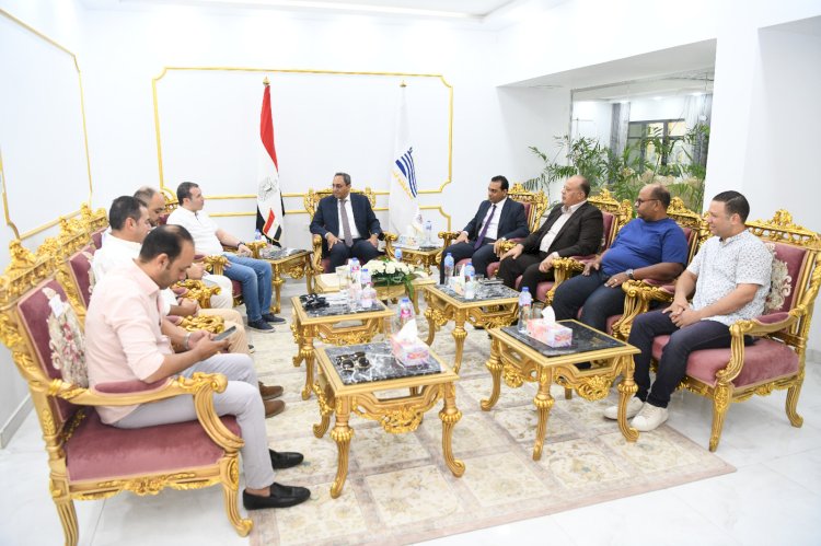 محافظ قنا يبحث مع رئيس هيئة الإسعاف مشروع إنشاء مقر متكامل للهيئة بالمحافظة