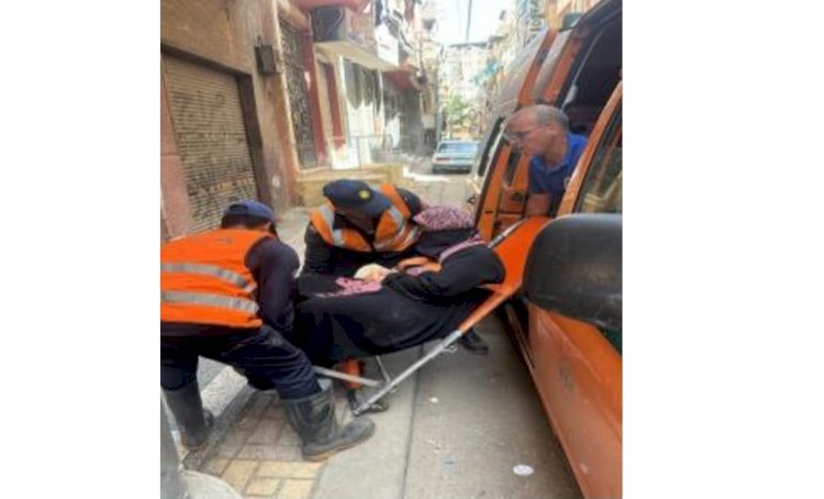 فى لفتة إنسانية..الأجهزة الأمنية بالبحيرة تستجيب لإستغاثة مواطن لمساعدته فى نقل والدته المُسنة للمستشفى