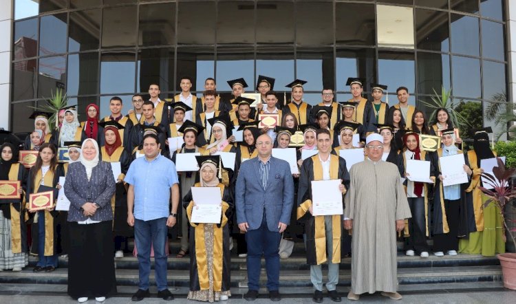 بإجمالي 84 طالبا وطالبة ثانوي عام وأزهر ودبلومات..محافظ بني سويف يُكرّم الأوائل