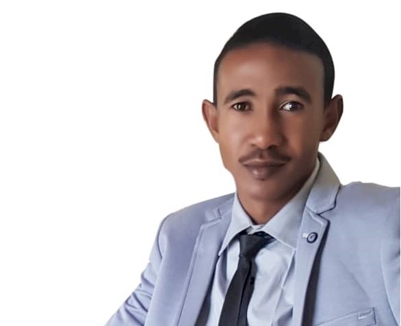 عبد المهيمن يكشف تفاصيل كتابه الجديد "قبل أن يفهم الدنيا"