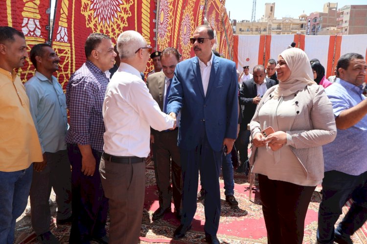 محافظ سوهاج يتفقد مقر اللجنة العامة واللجان الانتخابية