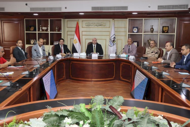 محافظ بني سويف يتابع العملية الانتخابية من مركز السيطرة  وغرفة العمليات