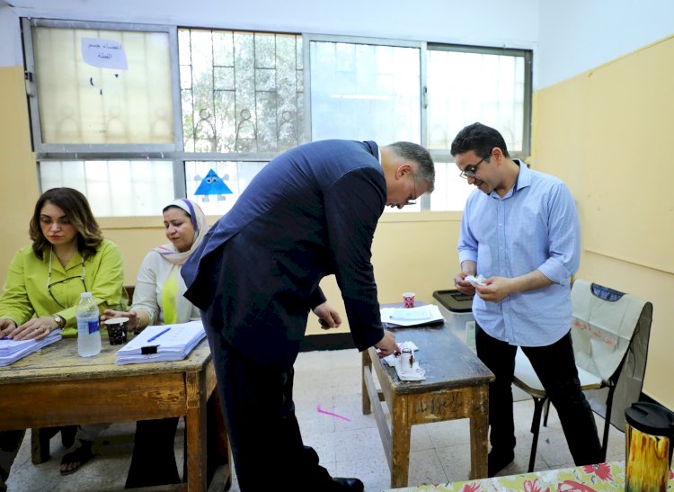 وزير البترول يدلي بصوته في الانتخابات بالتجمع الخامس