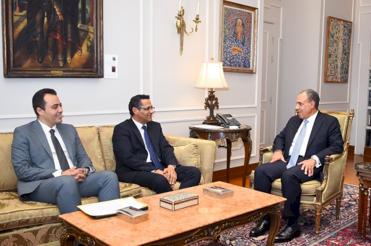 وزير الخارجية يستقبل نقيب الصحفيين ويبحث سبل تعزيز التعاون المشترك