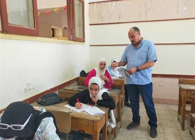 طلاب الإعدادية يؤدون امتحان الدراسات الاجتماعية بالدور الثاني بالمنيا 2025