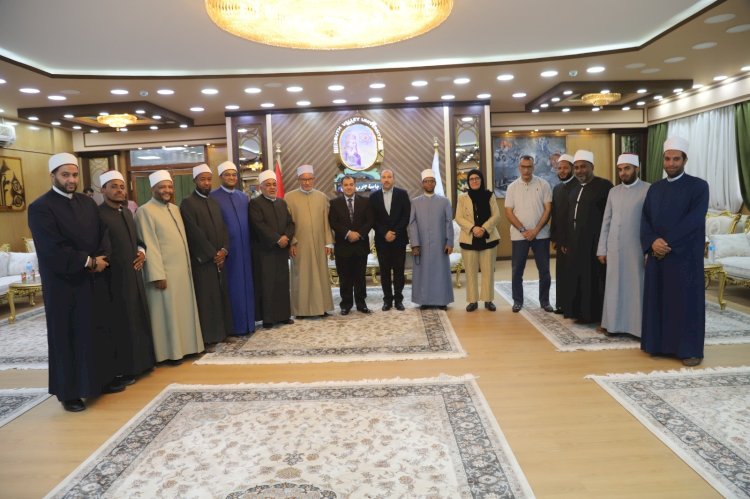 رئيس جامعة جنوب الوادي يستقبل قافلة الأزهر الدعوية