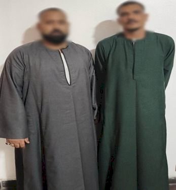 نكشف فيديو قيام شخصان بتتبع اخر وتصويرسيارته بالأقصر