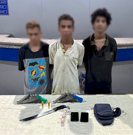 ضبط ثلاثة متهمين سرقوا مواطنين بالاكراه بالقاهرة