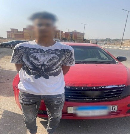 حقيقة فيديو قيام قائد سيارة "ملاكى" بحركات إستعراضية بالقاهرة