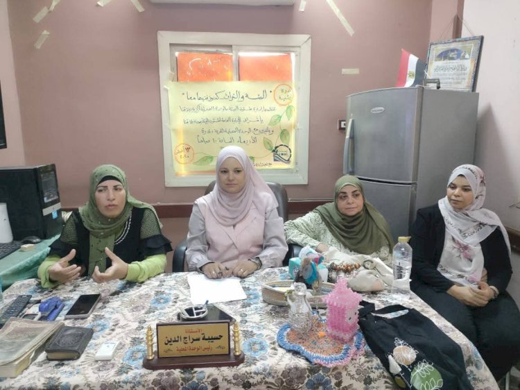 ندوة بيئية بالوحدة المحلية لقرية دندره بمحافظة قنا