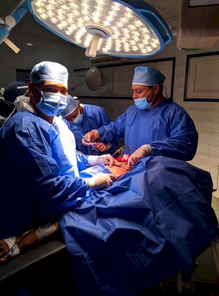 إنقاذ مريضة سبعينية من انسداد القولون الكاذب بعد جراحة كبرى بمستشفى قنا العام