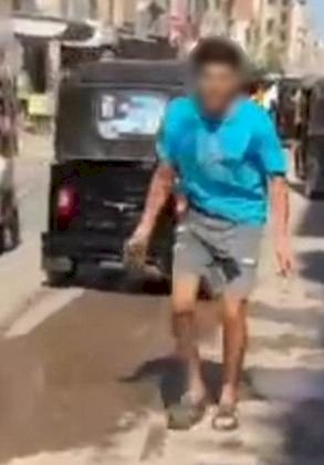 سائق توك توك يؤدب سائق دراجة بالمطواة لخلاف علي اولوية المرور بكفر الشيخ