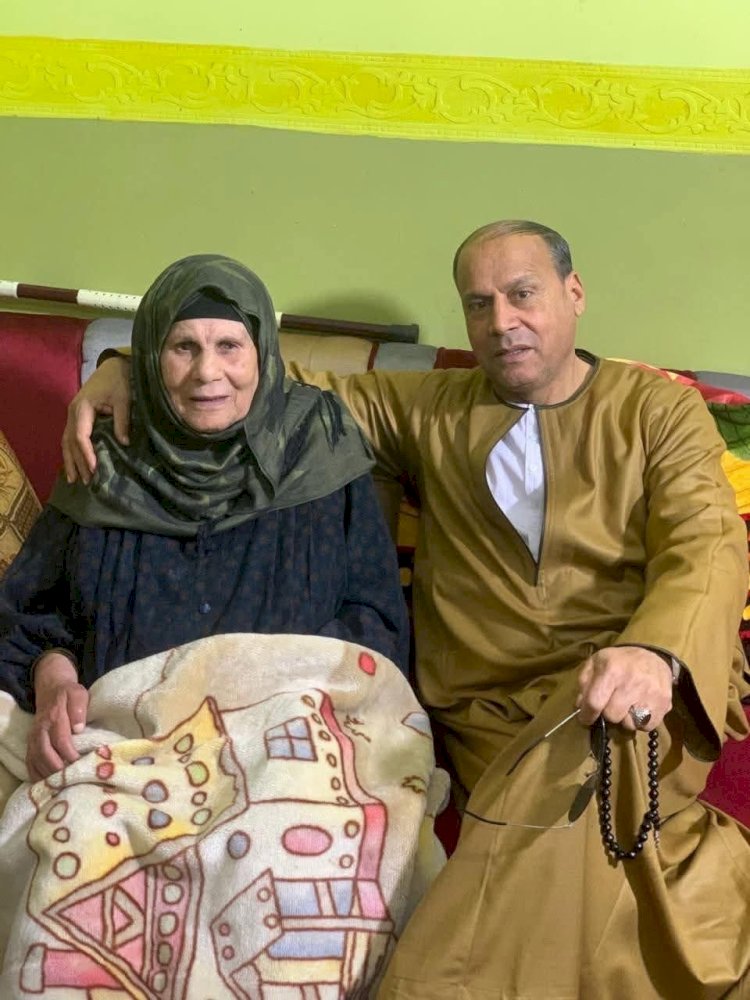 خالص العزاء لعميد عائلة آل شحاته في وفاة والدة الحاج حسن شحاتة
