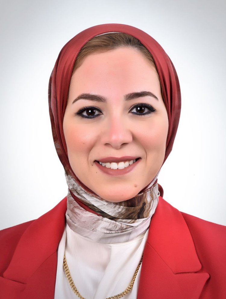 د.عبير الشربيني المتحدث الرسمي لوزارة البترول