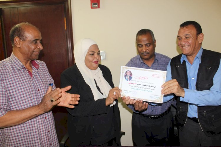 مناقشة  ابداعات الشاعر اشرف ناجي  وتكريمه بنادى أدب قنا