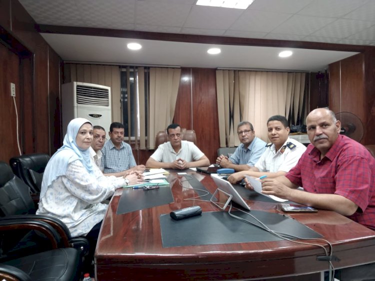 مدير تعليم سوهاج يتابع انتظام امتحانات الدور الثاني لشهادة الثانوية العامة