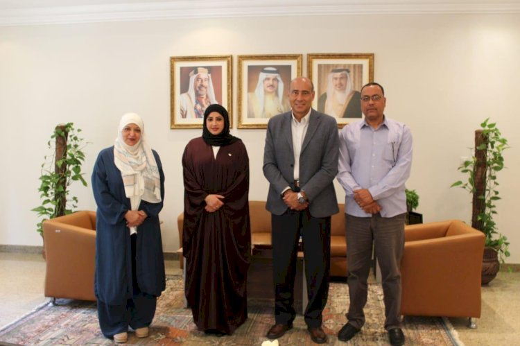 رئيس جامعة المنيا يجري اتصالًا بالمستشار الثقافي البحريني