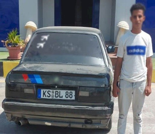 ضبط سيارة ملاكى "بدون لوحات معدنية خلفية " بالشرقية