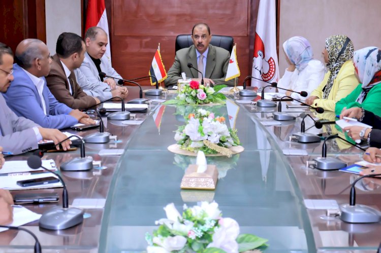 محافظ سوهاج  يتابع خطط تشغيل الأسواق الحضارية الجديدة واستغلالها الأمثل