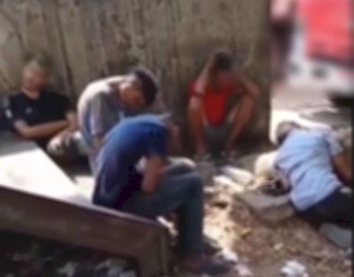 ضبط المتهمين بتعاطي المخدرات داخل سوق العبور بالقاهرة