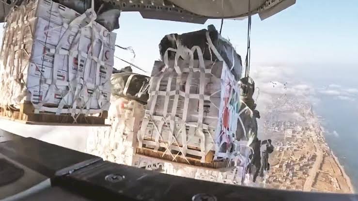 الإمارات تسقط أكثر من 4028 طن مساعدات على غزة