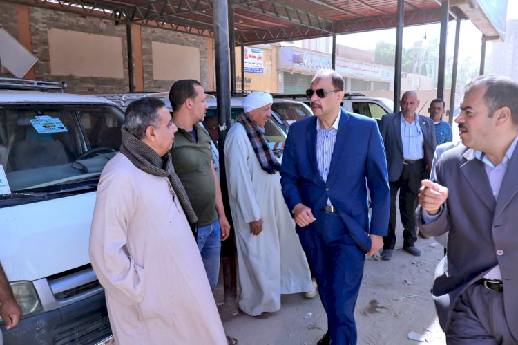 محافظ سوهاج يعلن فتح باب تراخيص السيارات الأجرة لتخفيف التكدس داخل المواقف