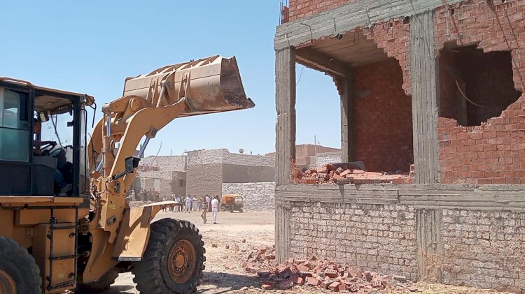 محافظ قنا: إزالة 66 حالة تعد على 17 فدانًا و5212 مترًا من أملاك الدولة والزراعة