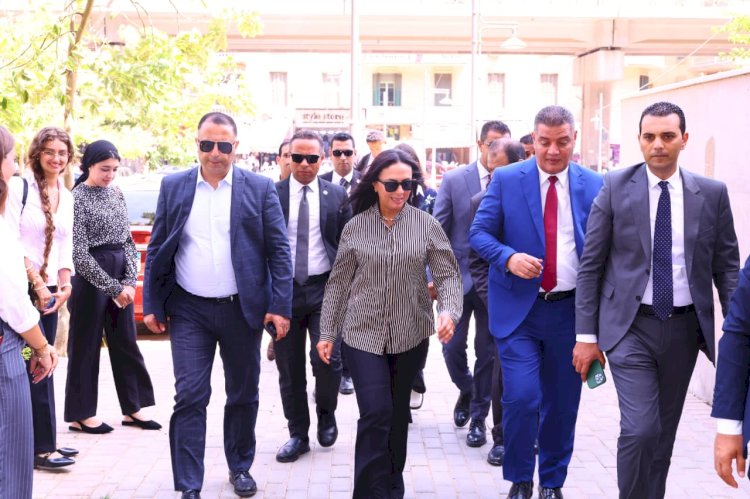 وزيرة التضامن  تتفقد إدارة بولاق الاجتماعية