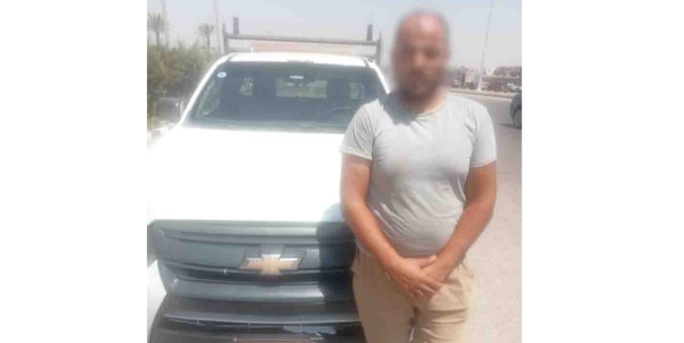 حقيقة فيديو قيام سائق بوضع كشاف إضاءة عالية بالقاهرة