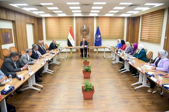 رئيس هيئة الدواء يجتمع بشركات التوزيع لمراجعة سحب الأدوية منتهية الصلاحية