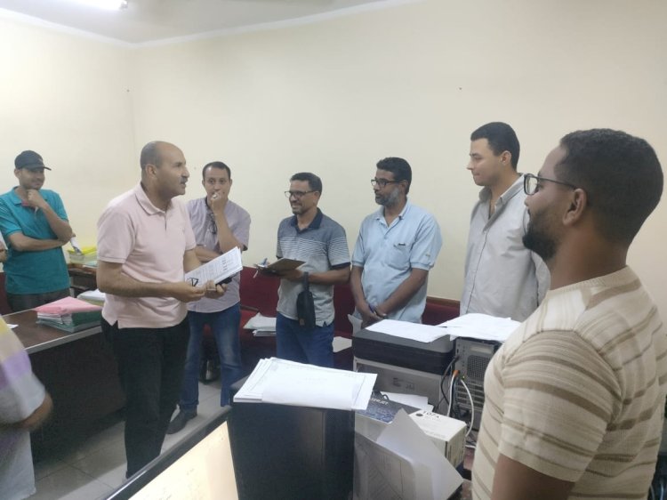 السكرتير العام لمحافظة قنا يتفقد ملفات التصالح والمتغيرات المكانية بمدينة قنا