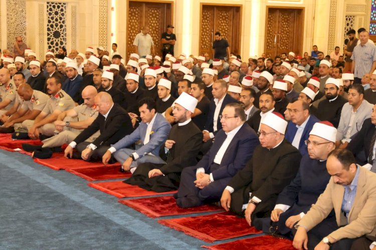 وزيرا الأوقاف والشباب  ومحافظ القاهرة  يؤدون صلاة الجمعة بألماظة