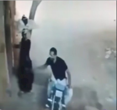 اعرف حقيقة فيديو قائد الدراجة المتحرش بربة منزل بالقاهرة