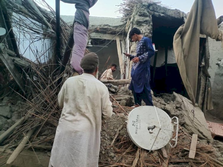 زلزال أفغانستان دمر ثلاث قري بالكامل والقتلي فوق الـ 500 والمصابين فوق الـ 1000