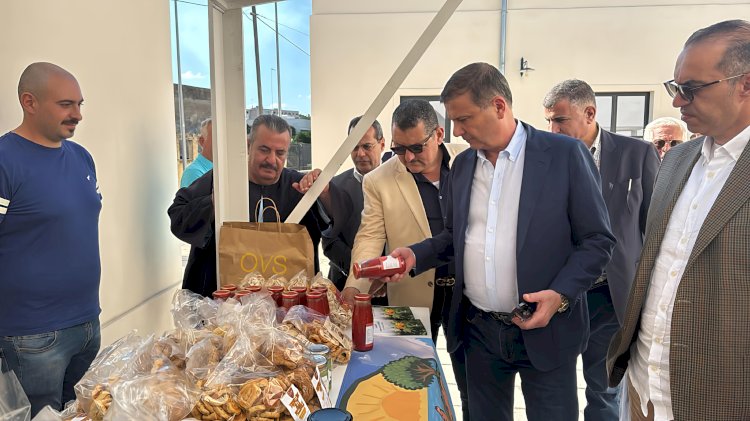 وزيرا الزراعة والشؤون النيابية يتفقدان  النماذج التعاونية المنتجة بجنوب إيطاليا