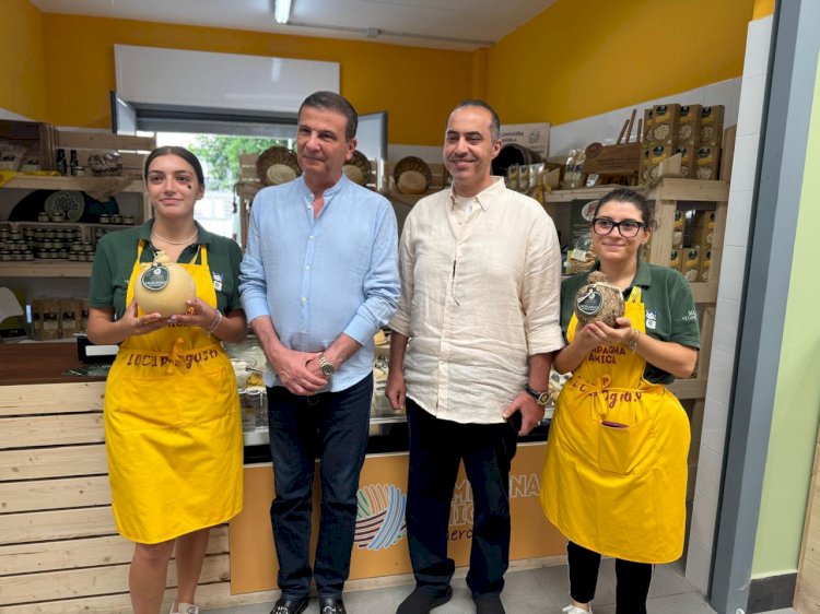 وزيرا الزراعة والشؤون النيابية يتفقدان تجربة السوق التعاوني في باري