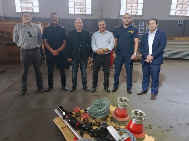 بشري لسكان الشروق .. تسلم سيارة الإطفاء الجديدة إلى قسم الحماية المدنية