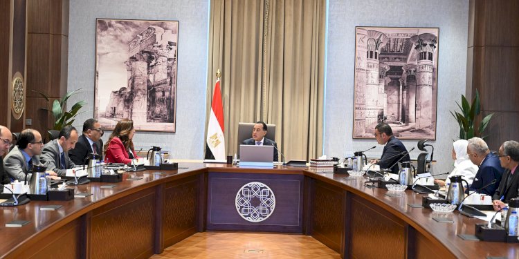 رئيس الوزراء يستعرض الإجراءات المقترحة للتعامل مع انهيار عدد من العقارات