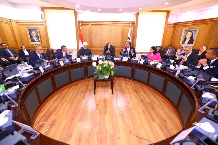 وزيرة التضامن ترأس اجتماع مجلس إدارة بنك ناصر الاجتماعي بعد إعادة تشكيله