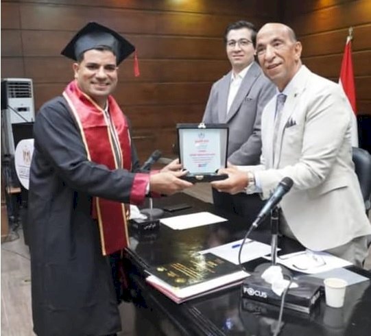 حصول الباحث يحيى أحمد محمود الوكيل على درجة الدكتوراه بامتياز