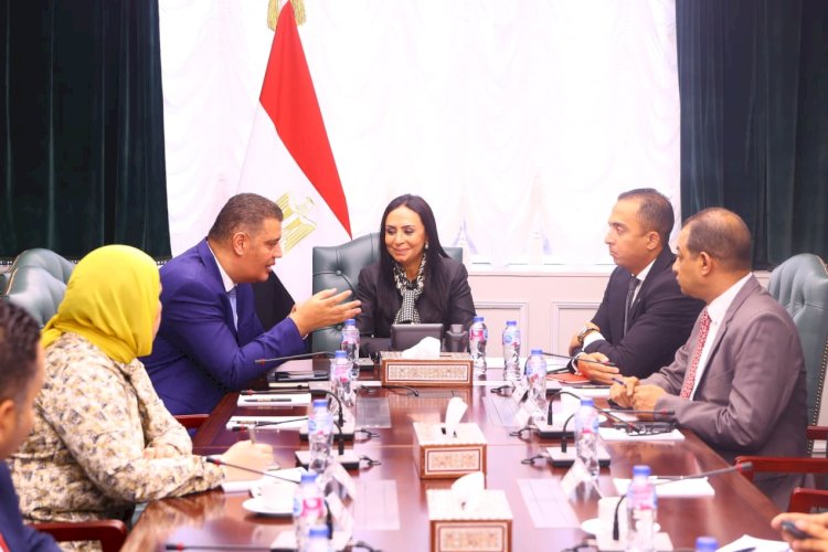 وزيرة التضامن تتابع الموقف التنفيذي لدعم أهالي مشروعات السكن البديل