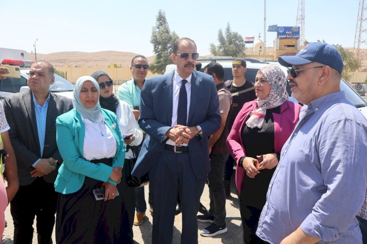 محافظ سوهاج يتفقد أعمال تطوير ممشى الكورنيش الشرقي ويشيد بسرعة الإنجاز