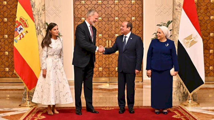 الرئيس السيسي والسيدة قرينته يستقبلان جلالة ملك وملكة إسبانيا بقصر الاتحادية