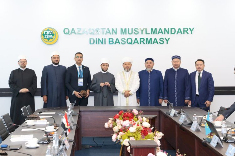 مفتي كازاخستان يستقبل وزير الأوقاف على هامش القمة الدولية لزعماء الأديان بأستانا