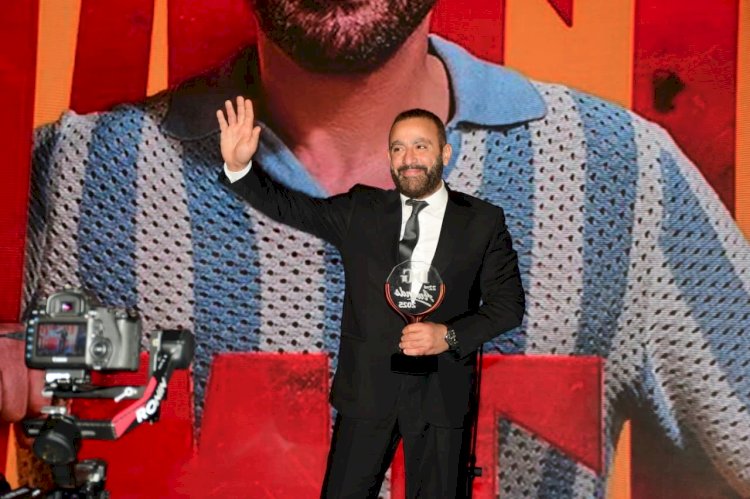 أحمد السقا يفوز بجائزة افضل ممثل سينما عن فيلم أحمد وأحمد من دير جيست
