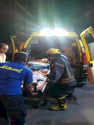 النجدة تنقل مريضة للمستشفي بالقاهرة